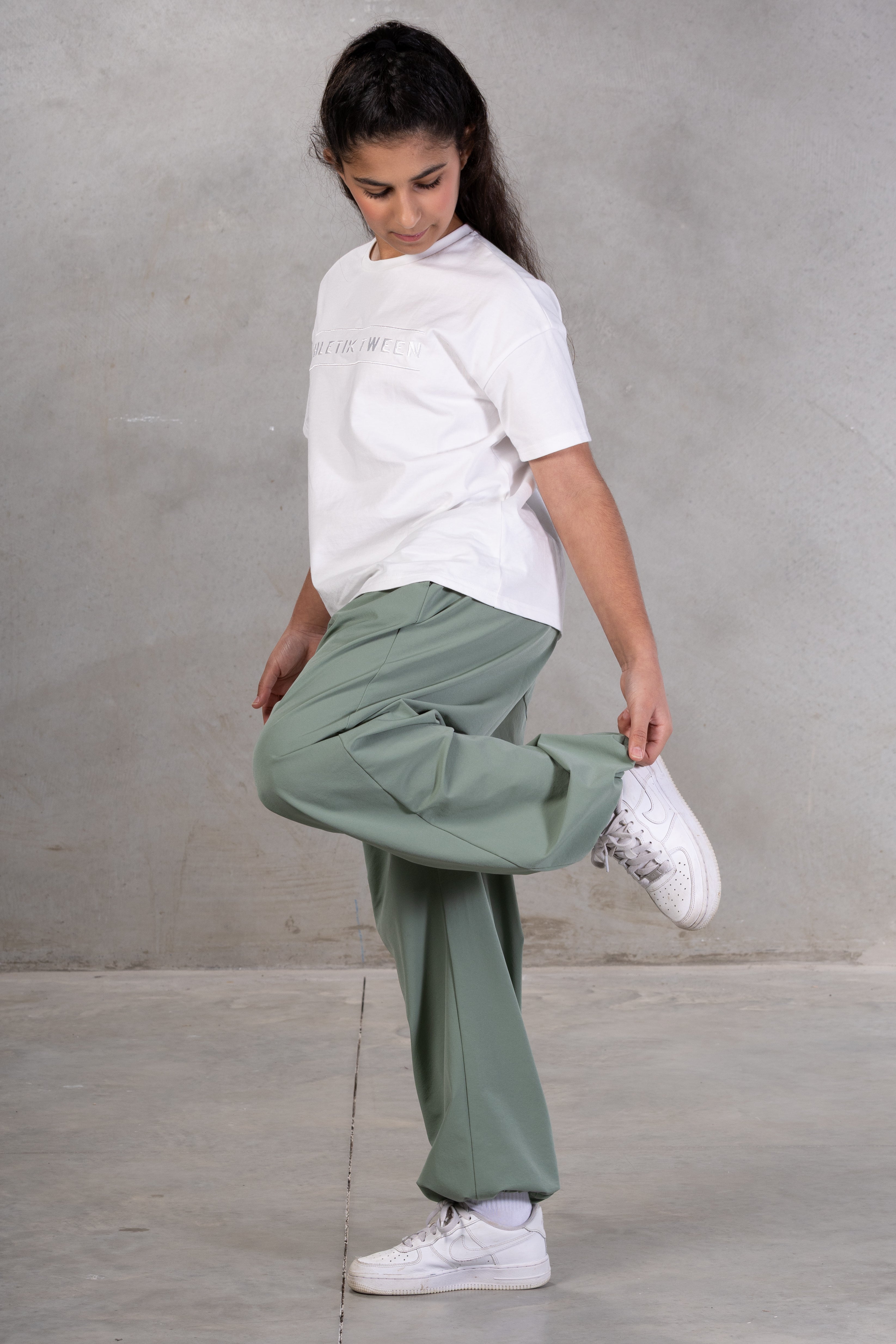 white tshirt freen lower